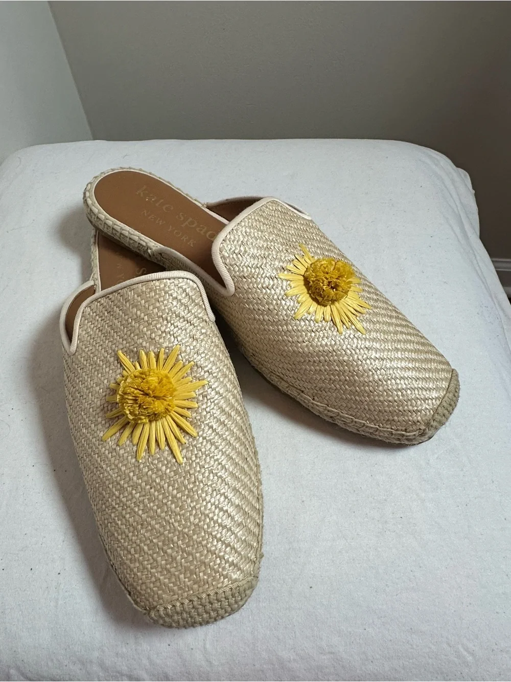 New Without Tags Kate Spade woven sunflower slide on flat shoes!
